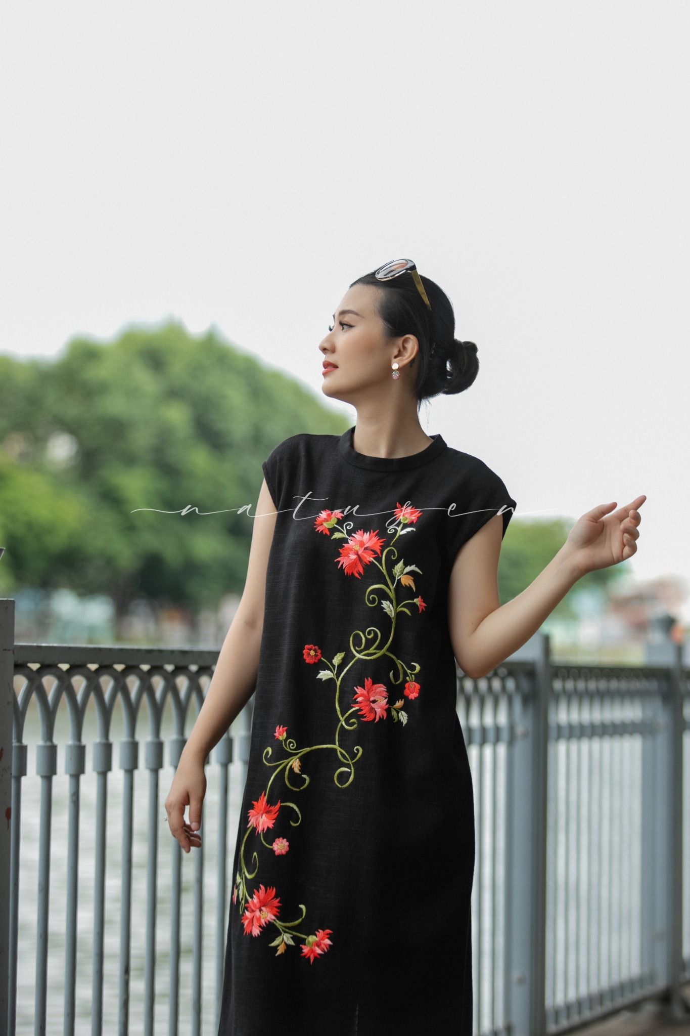 Đầm Pamela đen thêu tay Cúc Kim Mỹ