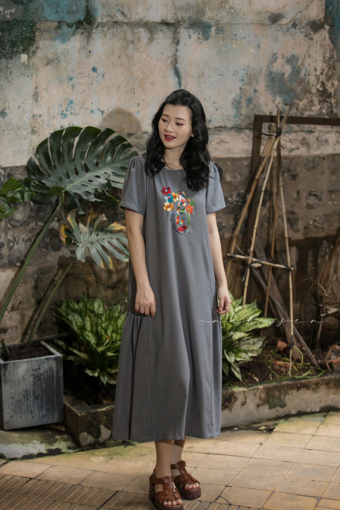Đầm Remifa Xám Chì thêu tay Mặt Hoa Picasso