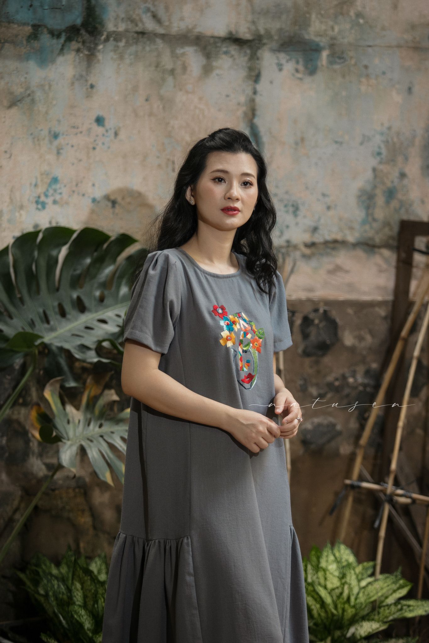Đầm Remifa Xám Chì thêu tay Mặt Hoa Picasso