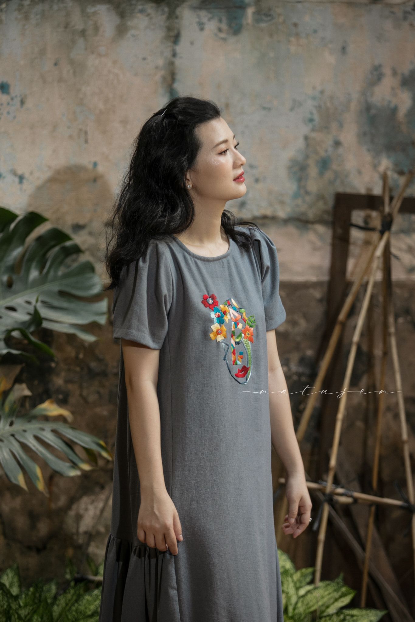 Đầm Remifa Xám Chì thêu tay Mặt Hoa Picasso
