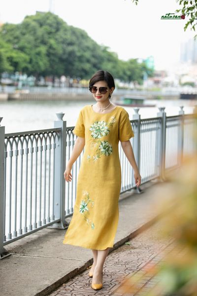  Đầm Moon mustard thêu tay Quỳnh Liên linen premium 