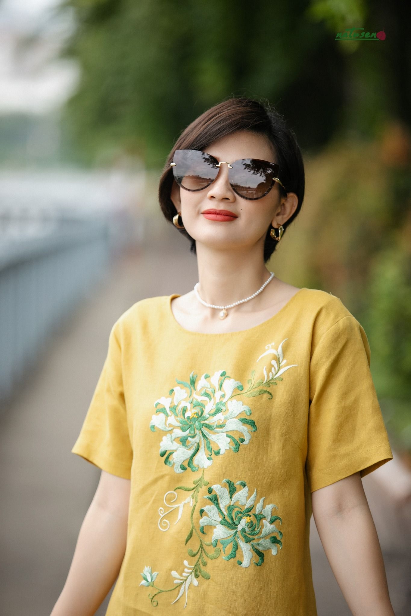 Đầm Moon mustard thêu tay Quỳnh Liên linen premium