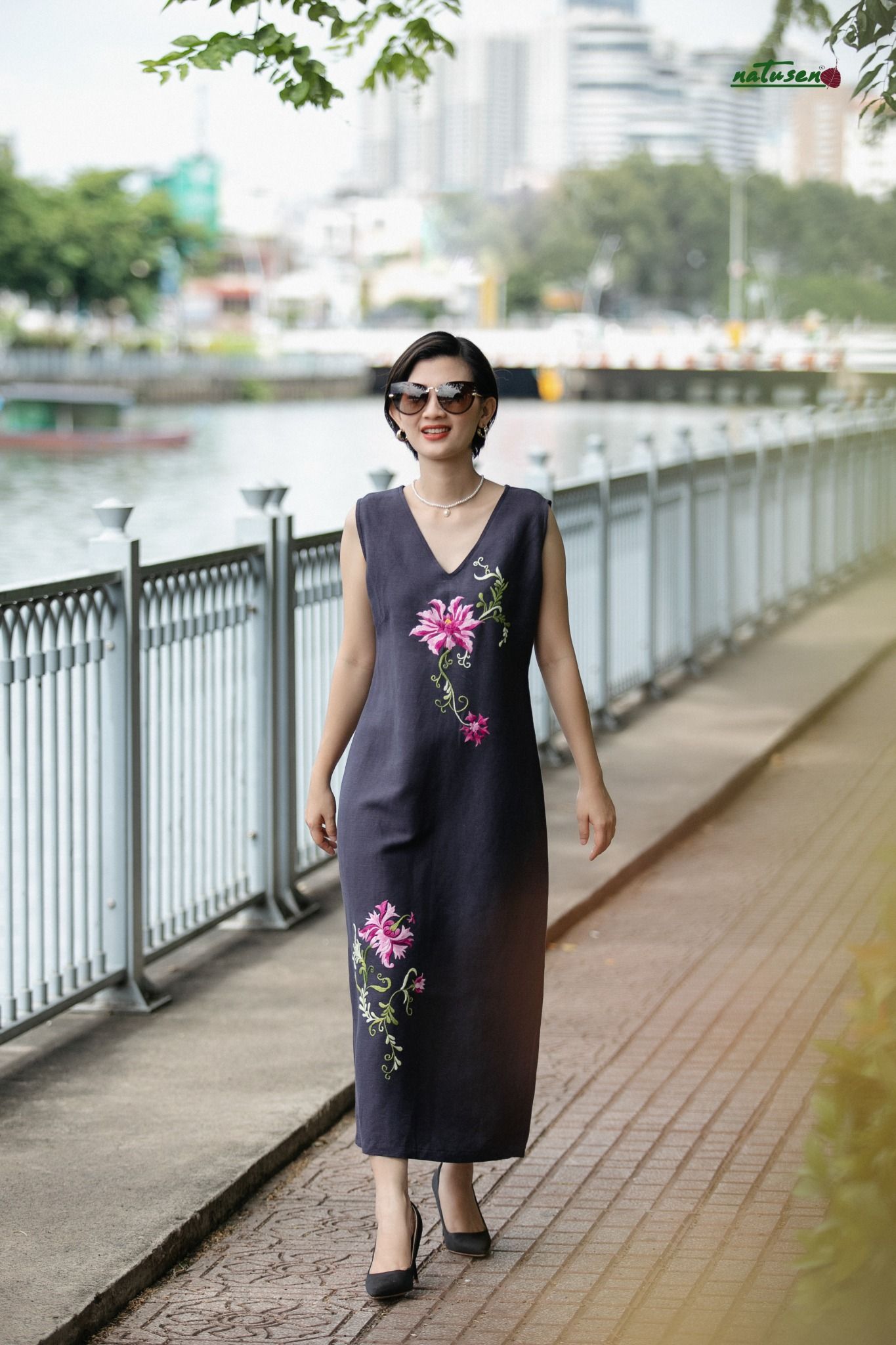 Đầm Anvie Xanh Đen thêu tay Quỳnh Liên
