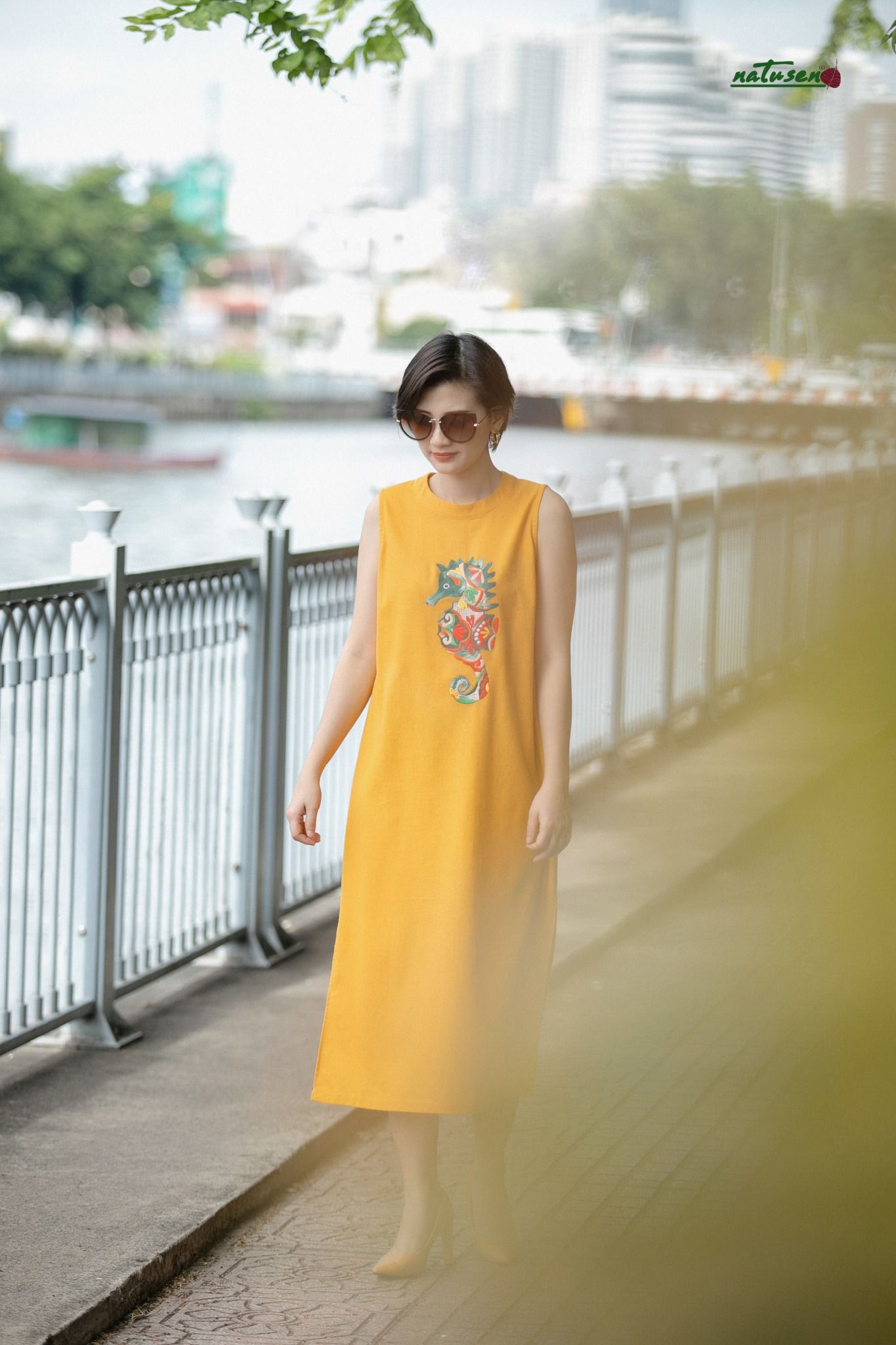 Đầm vàng bold cổ O thêu tay Hải Mã Cúc