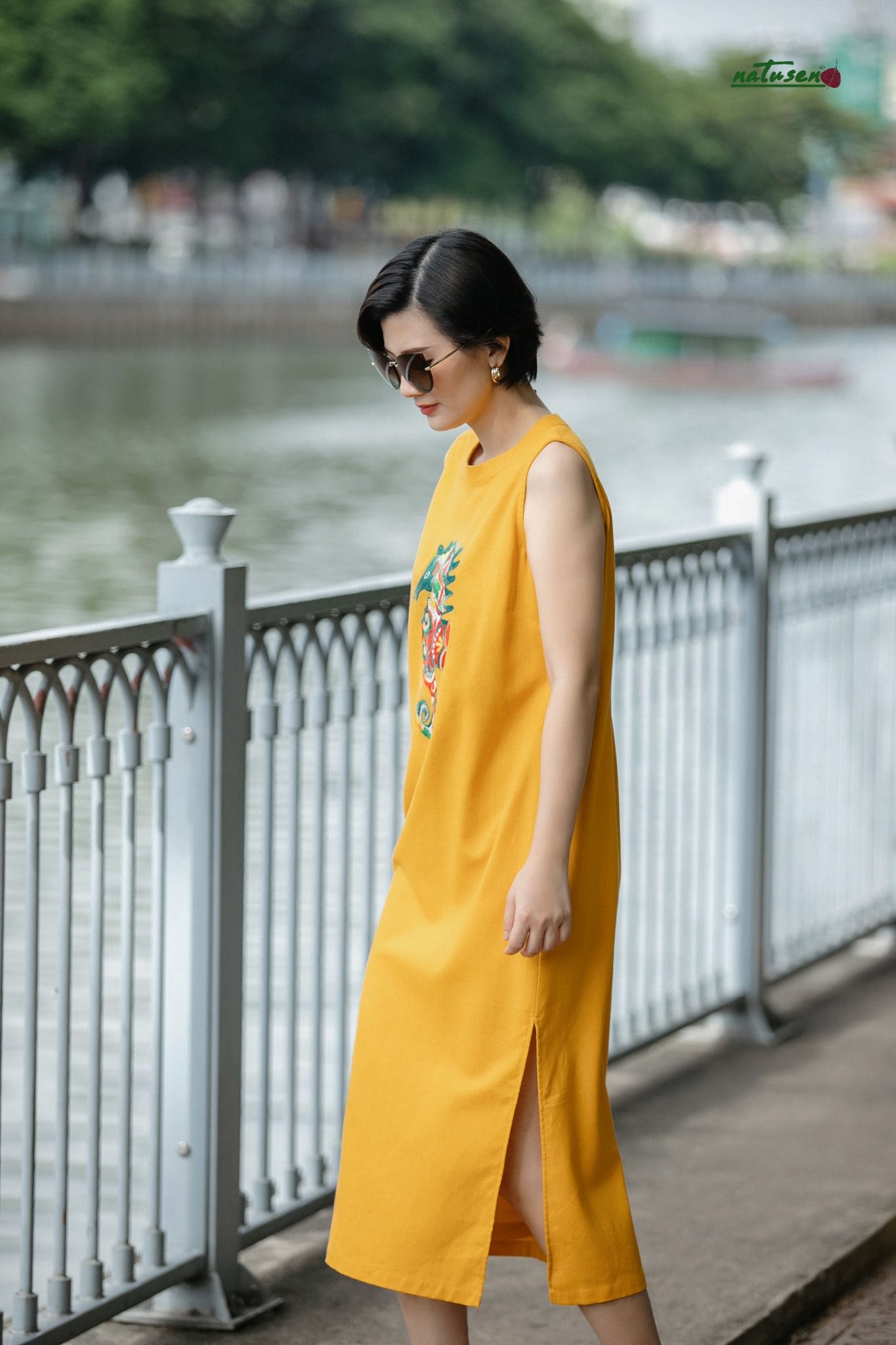 Đầm vàng bold cổ O thêu tay Hải Mã Cúc