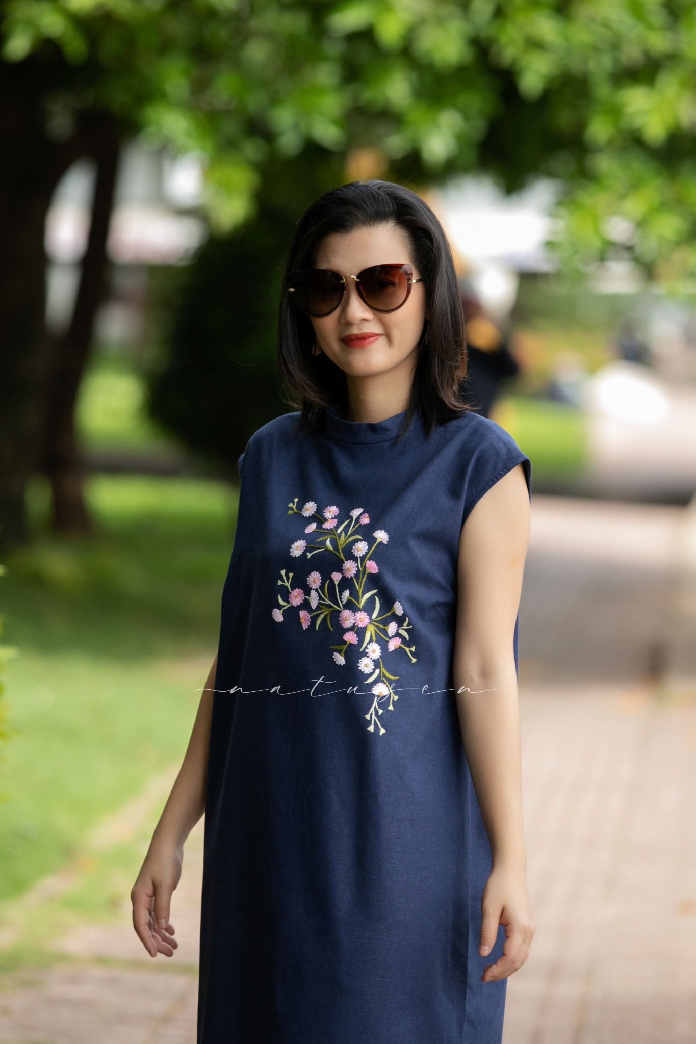 Đầm Pamela xanh đen thêu tay Thạch Thảo