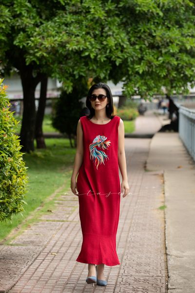  Đầm Ariel C Đỏ linen thêu tay Cá Betta 