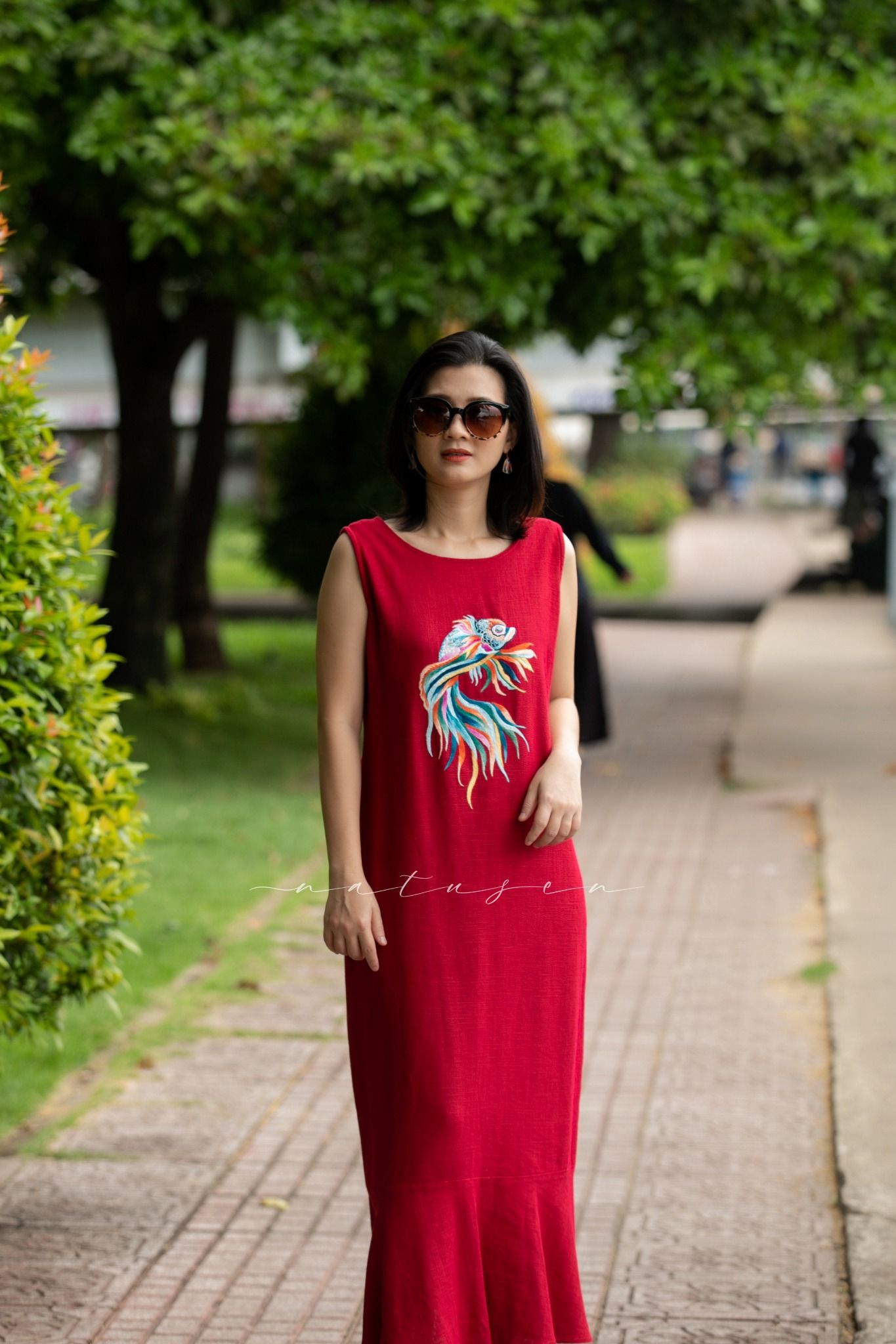 Đầm Ariel C Đỏ linen thêu tay Cá Betta