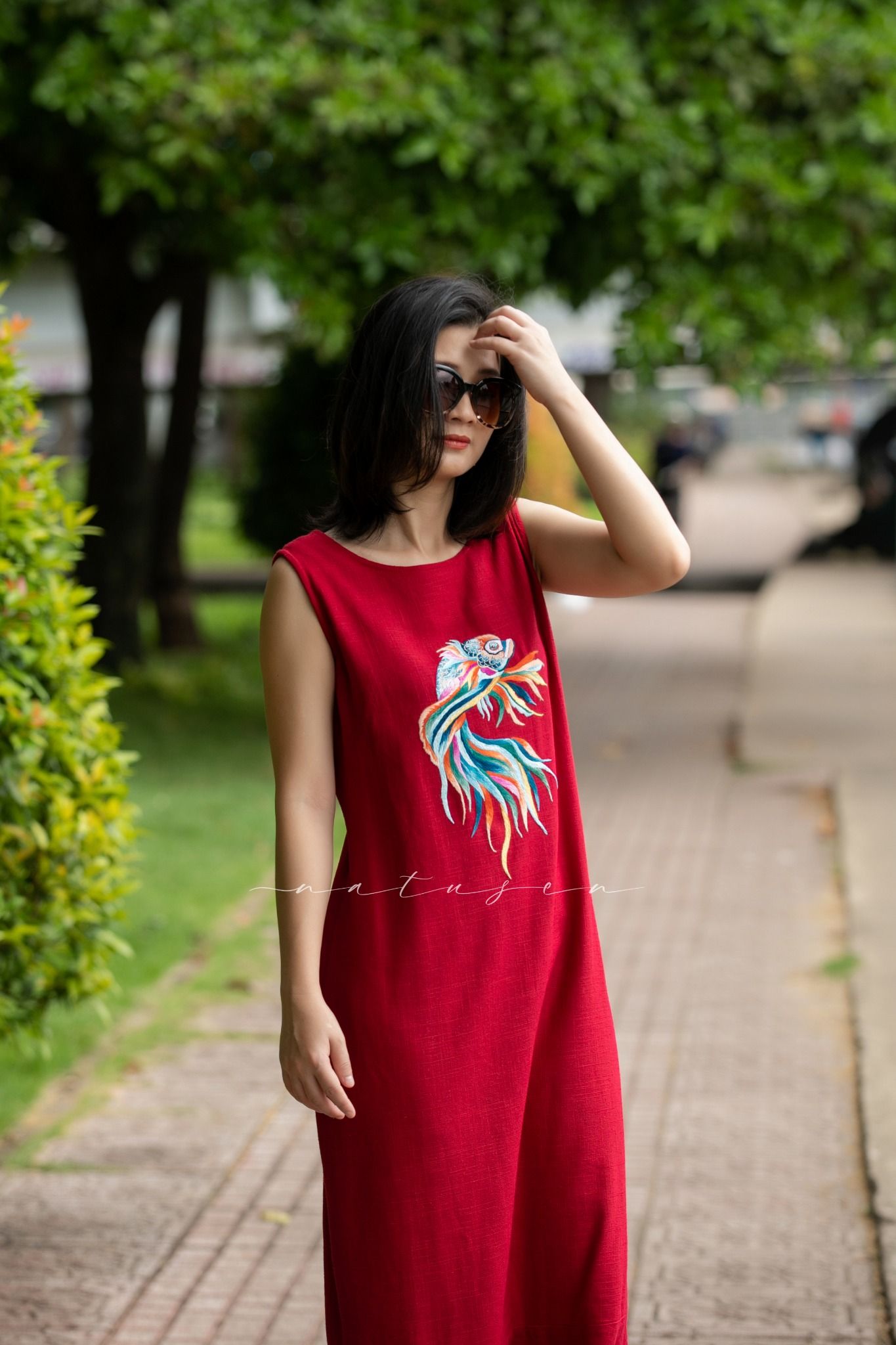 Đầm Ariel C Đỏ linen thêu tay Cá Betta
