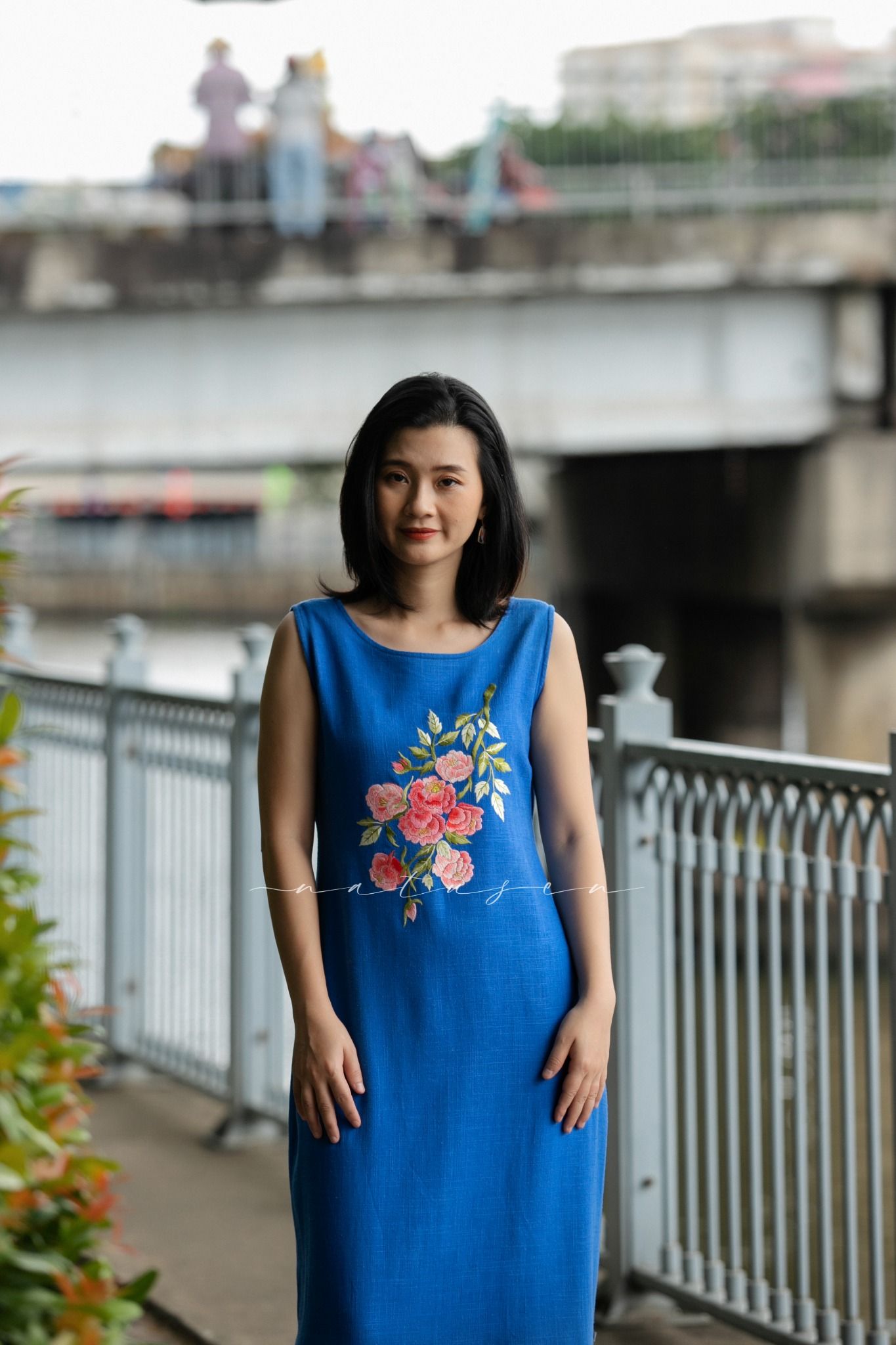 Đầm Ariel C Xanh Royal linen thêu tay Florentina