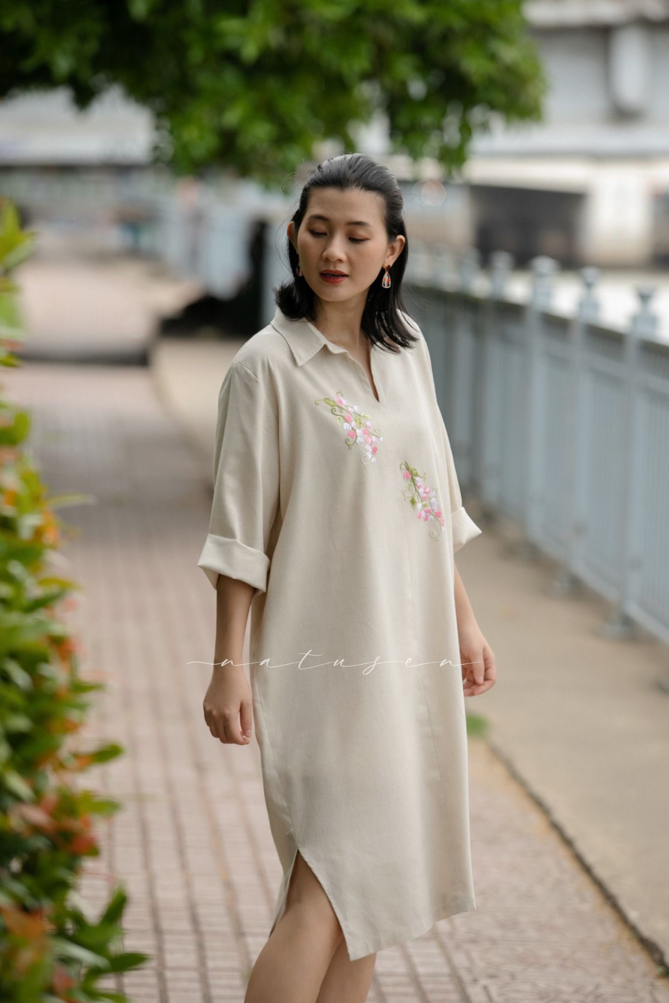  Đầm Marta Beige linen thêu tay Hoa Tigon 