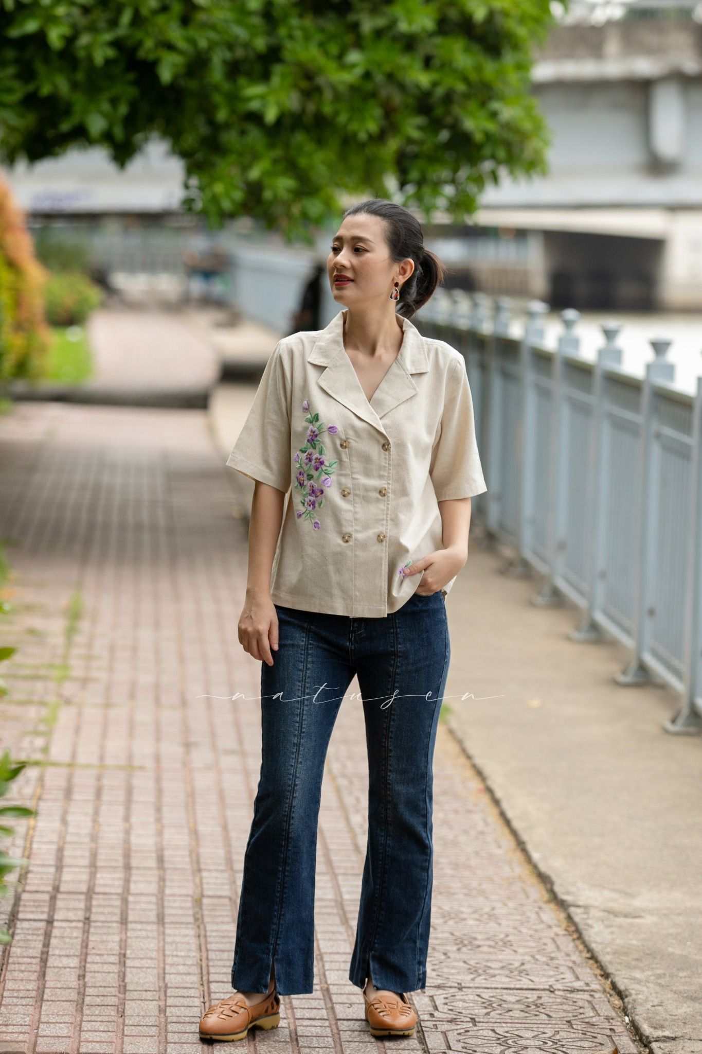 Áo vest Beige linen thêu tay Hoa Pansee