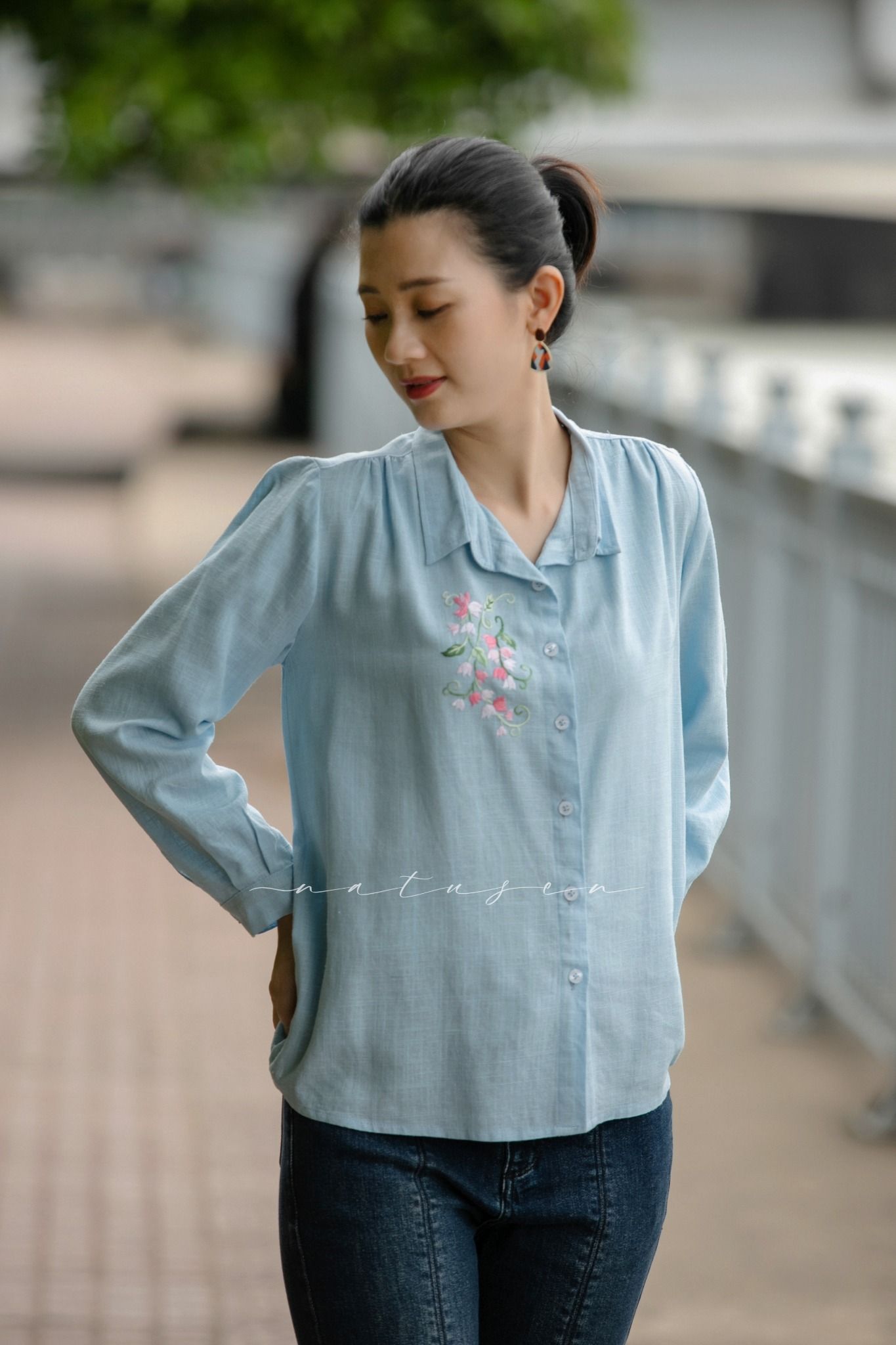  Áo chemise Xanh Biển thêu tay hoa tigon 