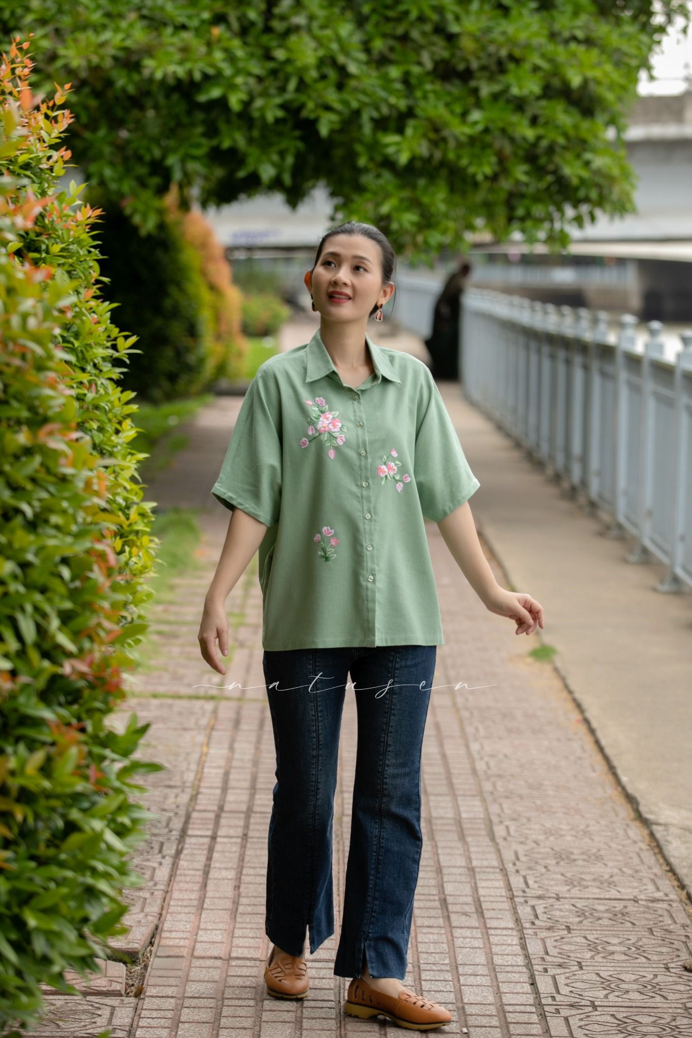 Áo linen thêu tay Pansee - Batty Mint