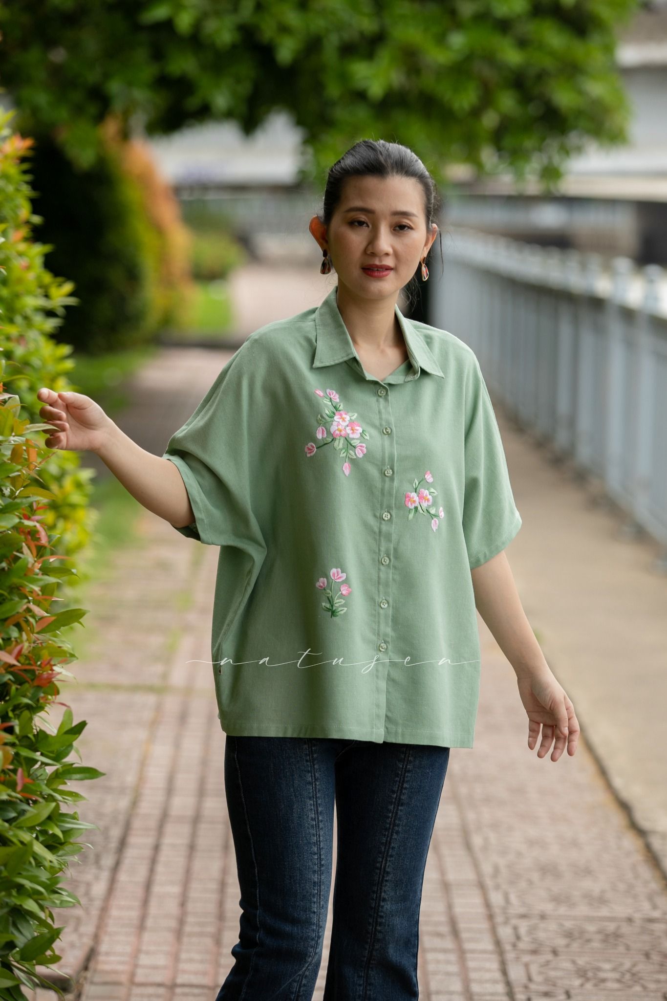 Áo linen thêu tay Pansee - Batty Mint
