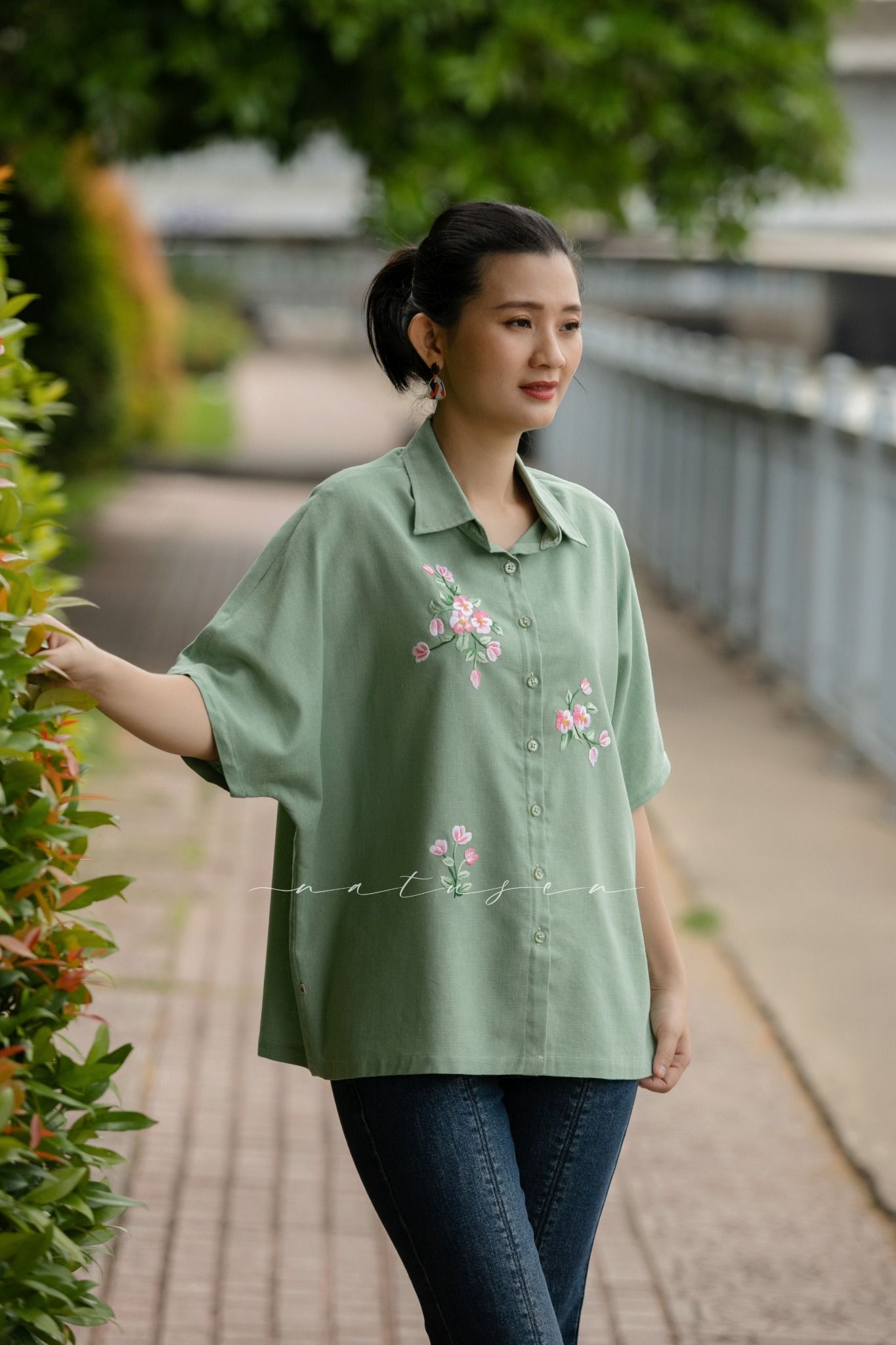 Áo linen thêu tay Pansee - Batty Mint