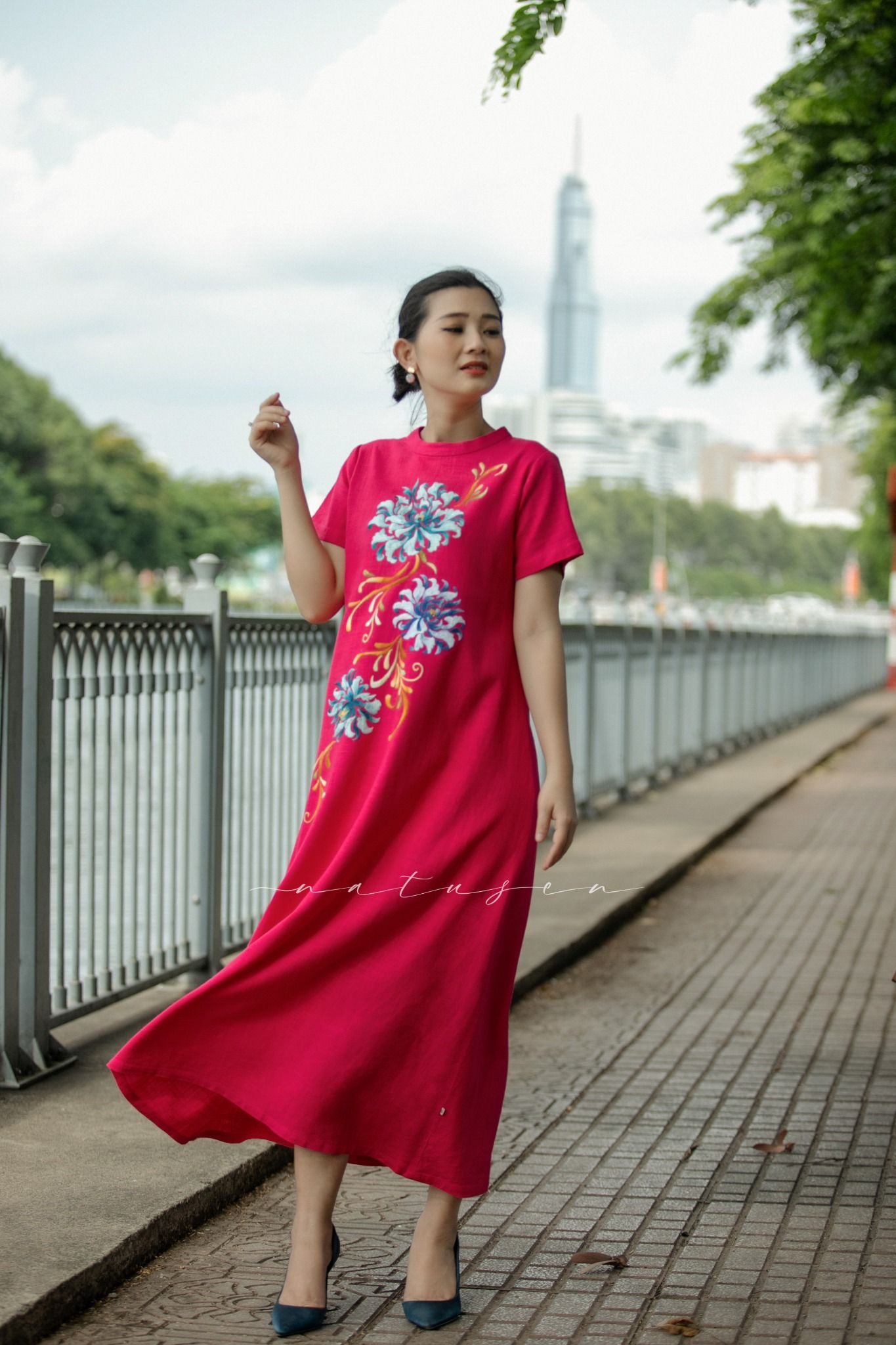 Đầm Selena Hồng sen thêu tay Quỳnh Liên Cát Tường