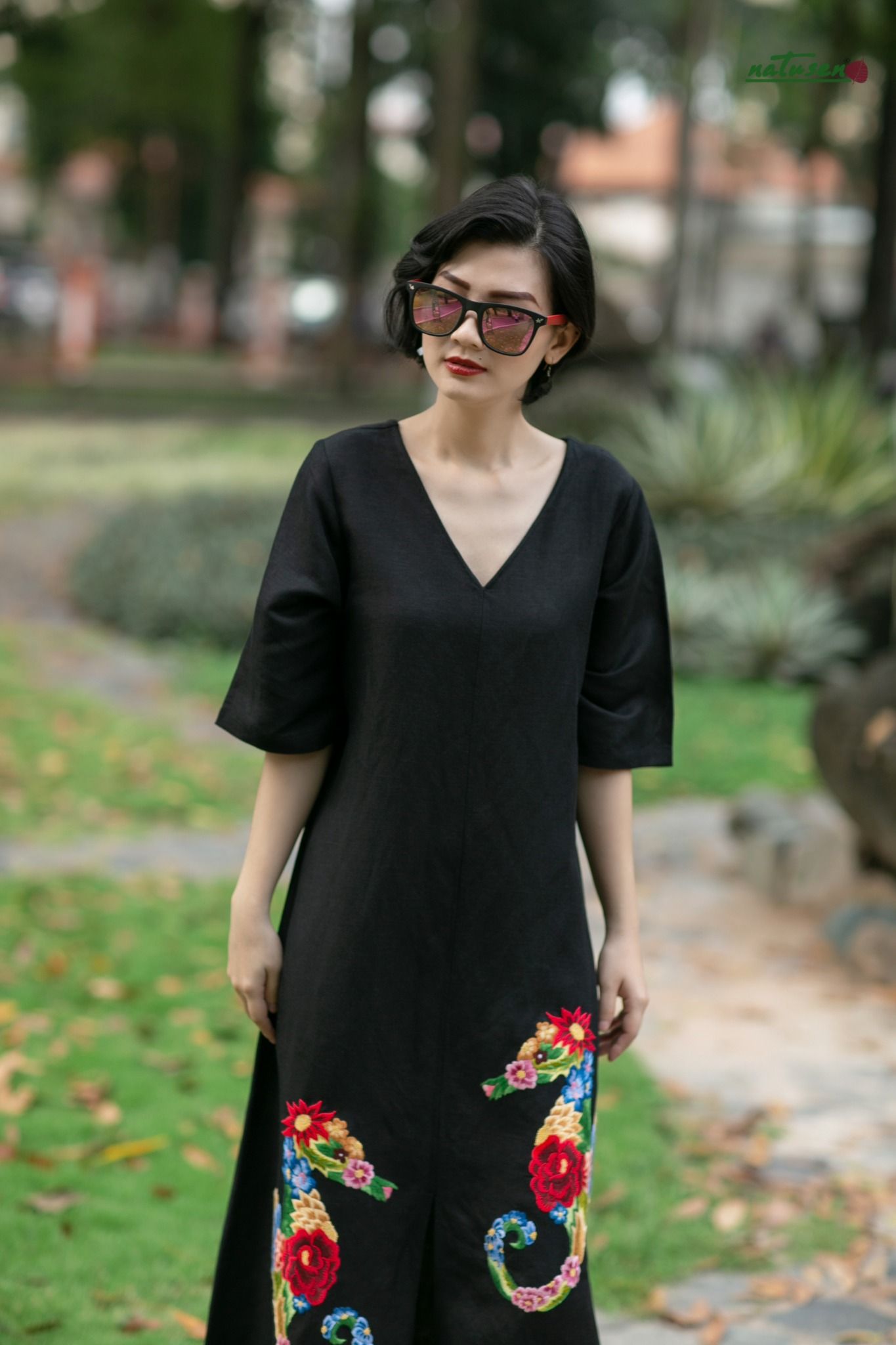 Đầm Victory thêu tay Hải Mã Queen King