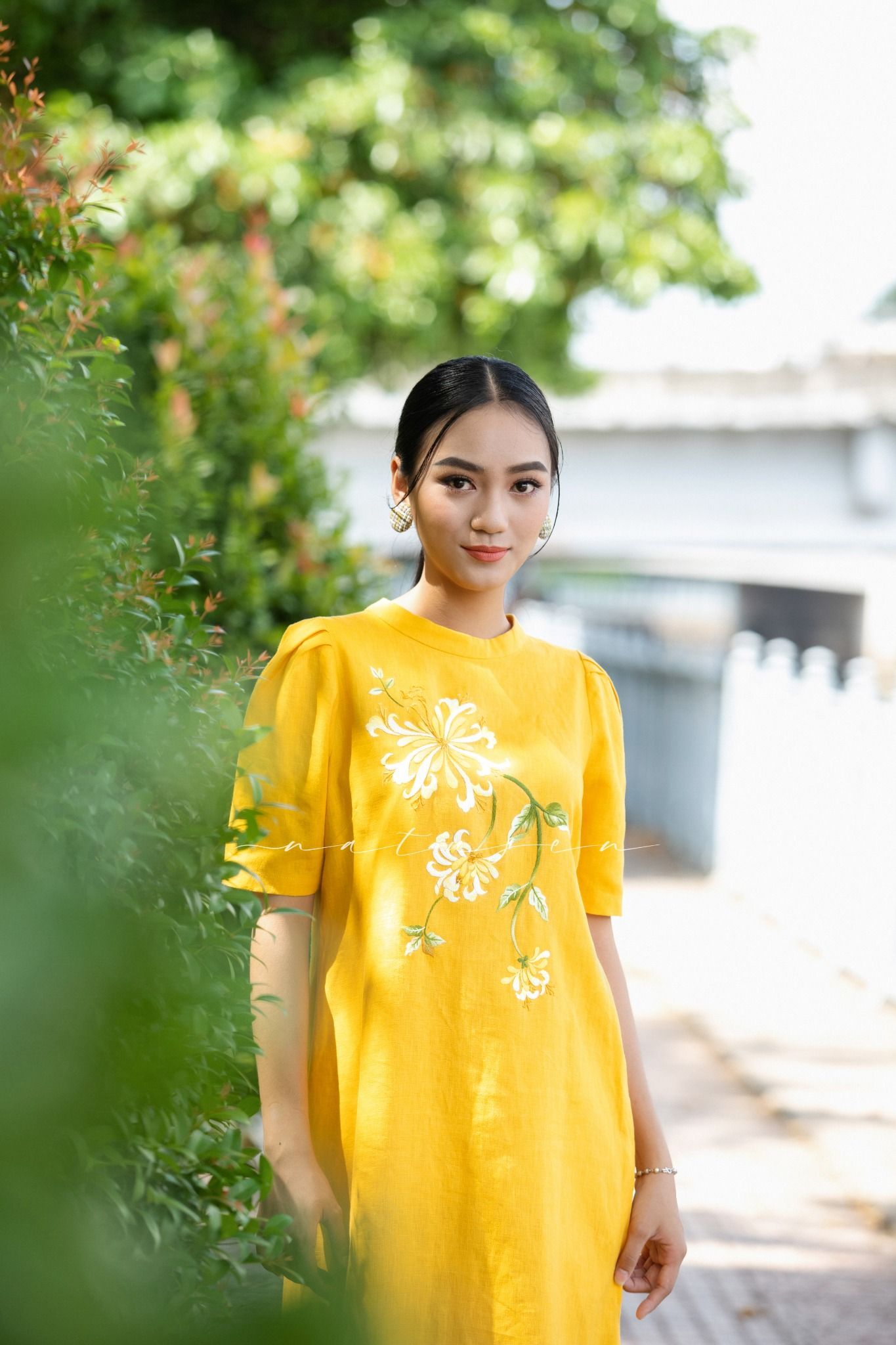  Đầm Mabelle Vàng Cúc thêu tay Kim Ngân Mỹ Tú 