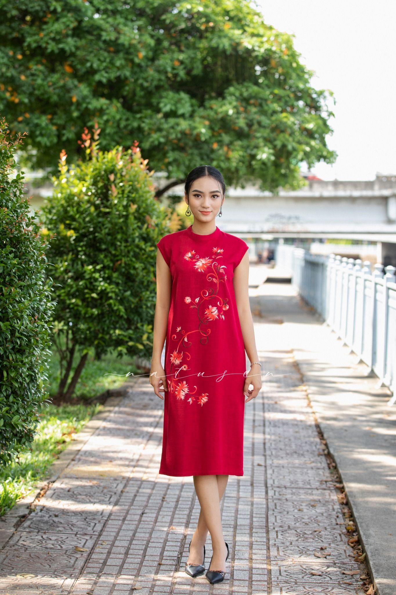 Đầm Pamela Đỏ Tết thêu tay Cúc Kim Mỹ
