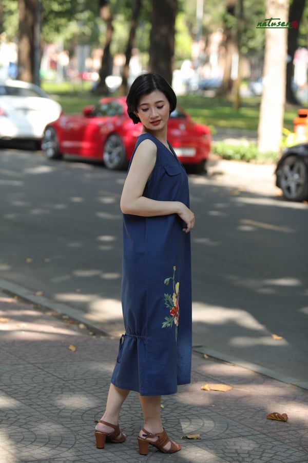 Đầm thêu tay Poppy suông tim túi xanh dương