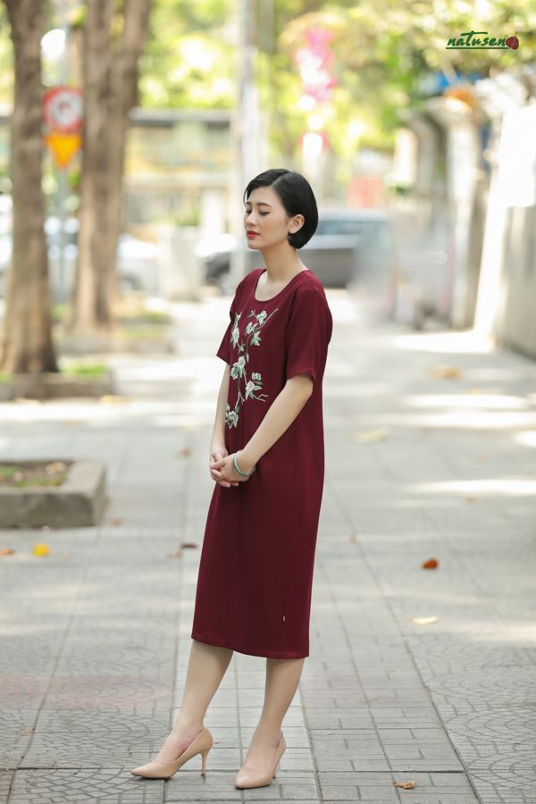Đầm bút chì TN thêu tay Hoa tra