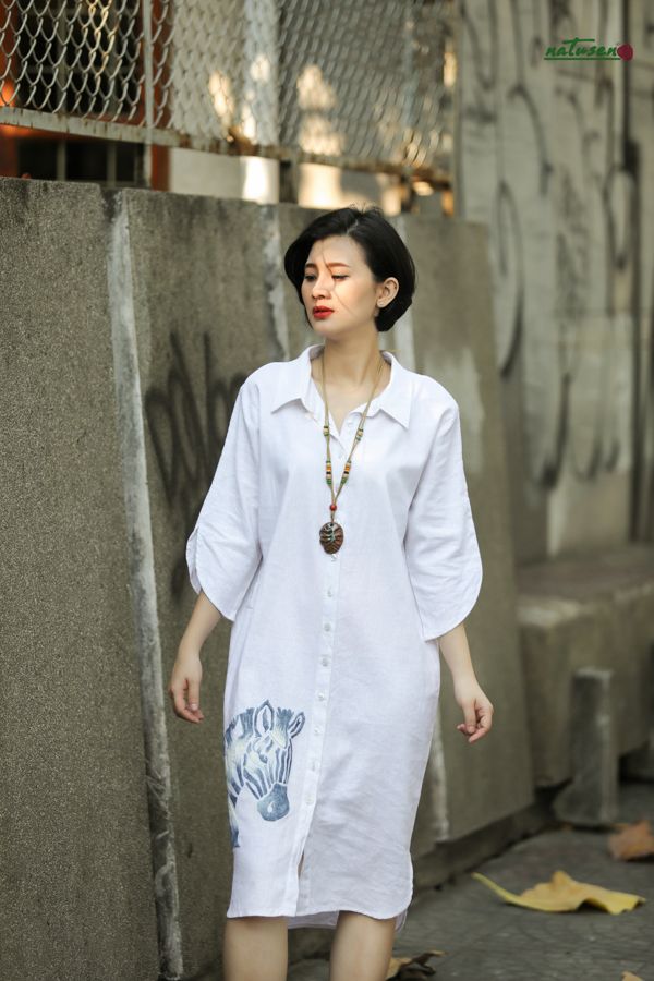 Đầm thêu tay Zebra chemise trắng suông