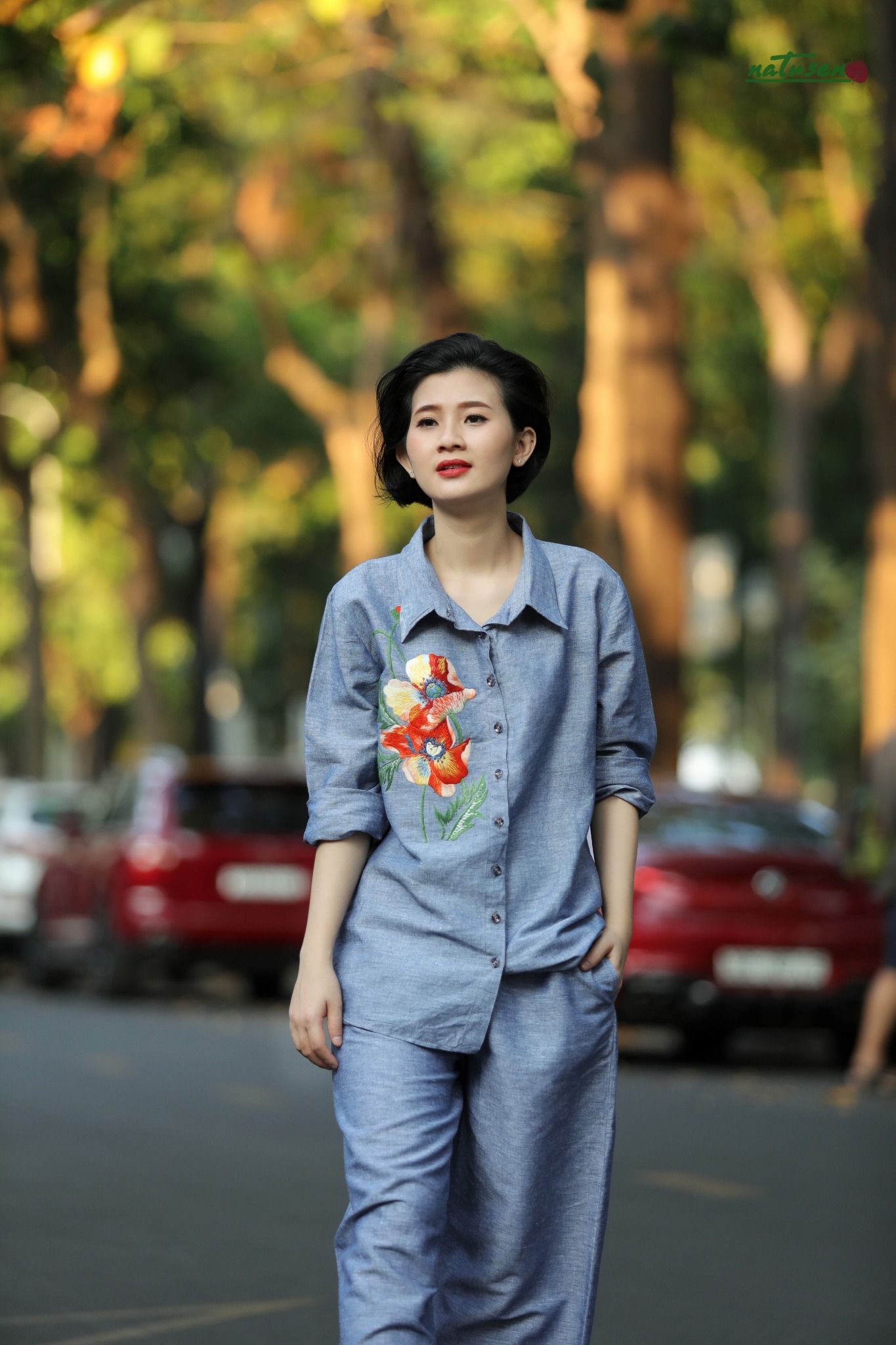 Áo chemise xanh jean thêu tay Poppy
