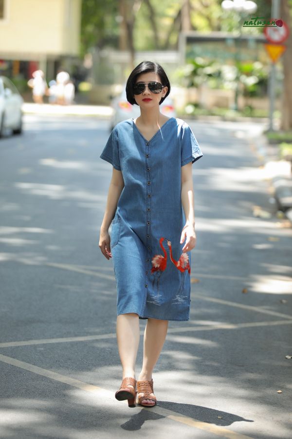 Đầm denim thêu tay Hồng hạc
