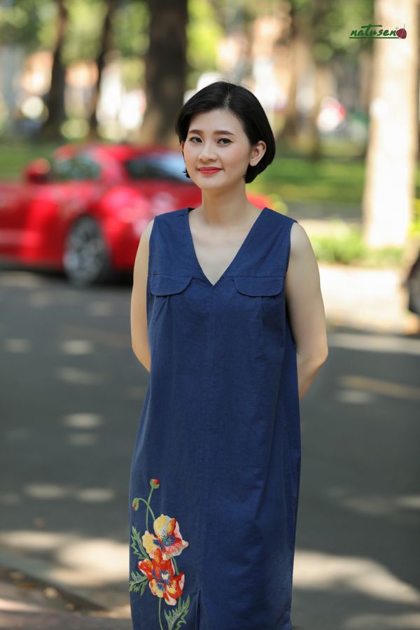 Đầm thêu tay Poppy suông tim túi xanh dương