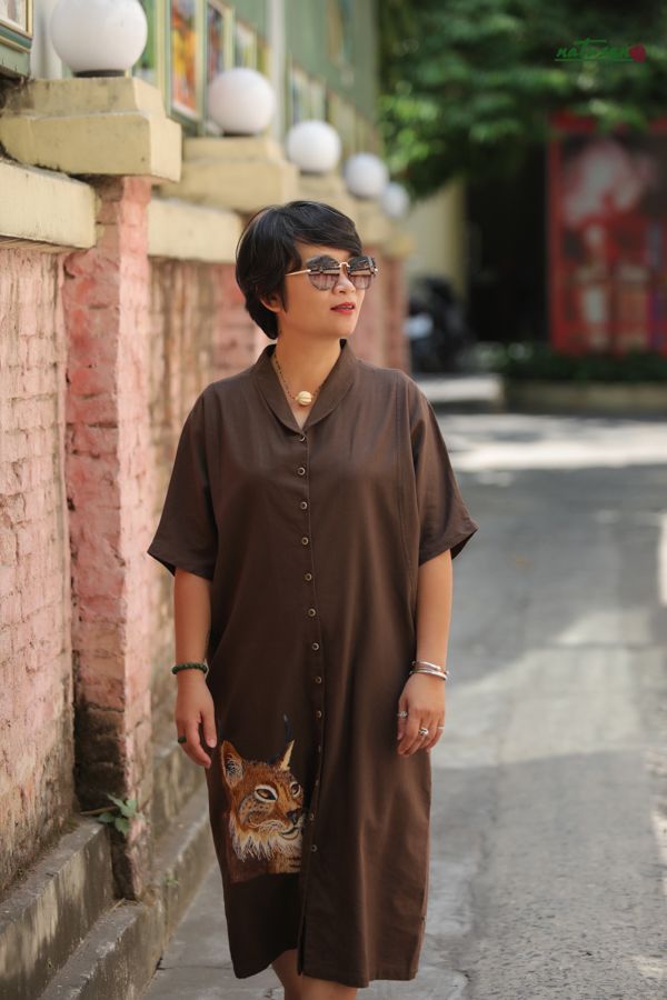 Đầm oversize SAM nâu thêu LYNX