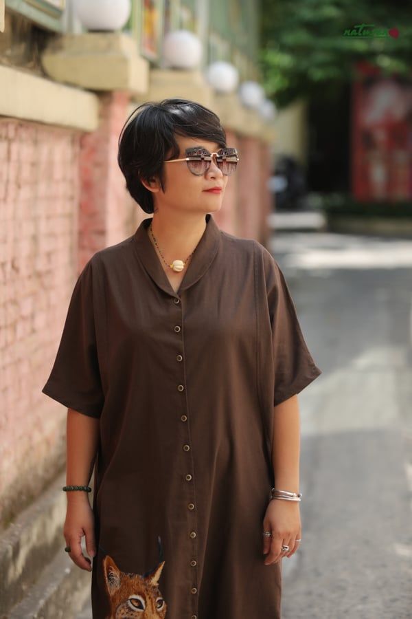 Đầm oversize SAM nâu thêu LYNX