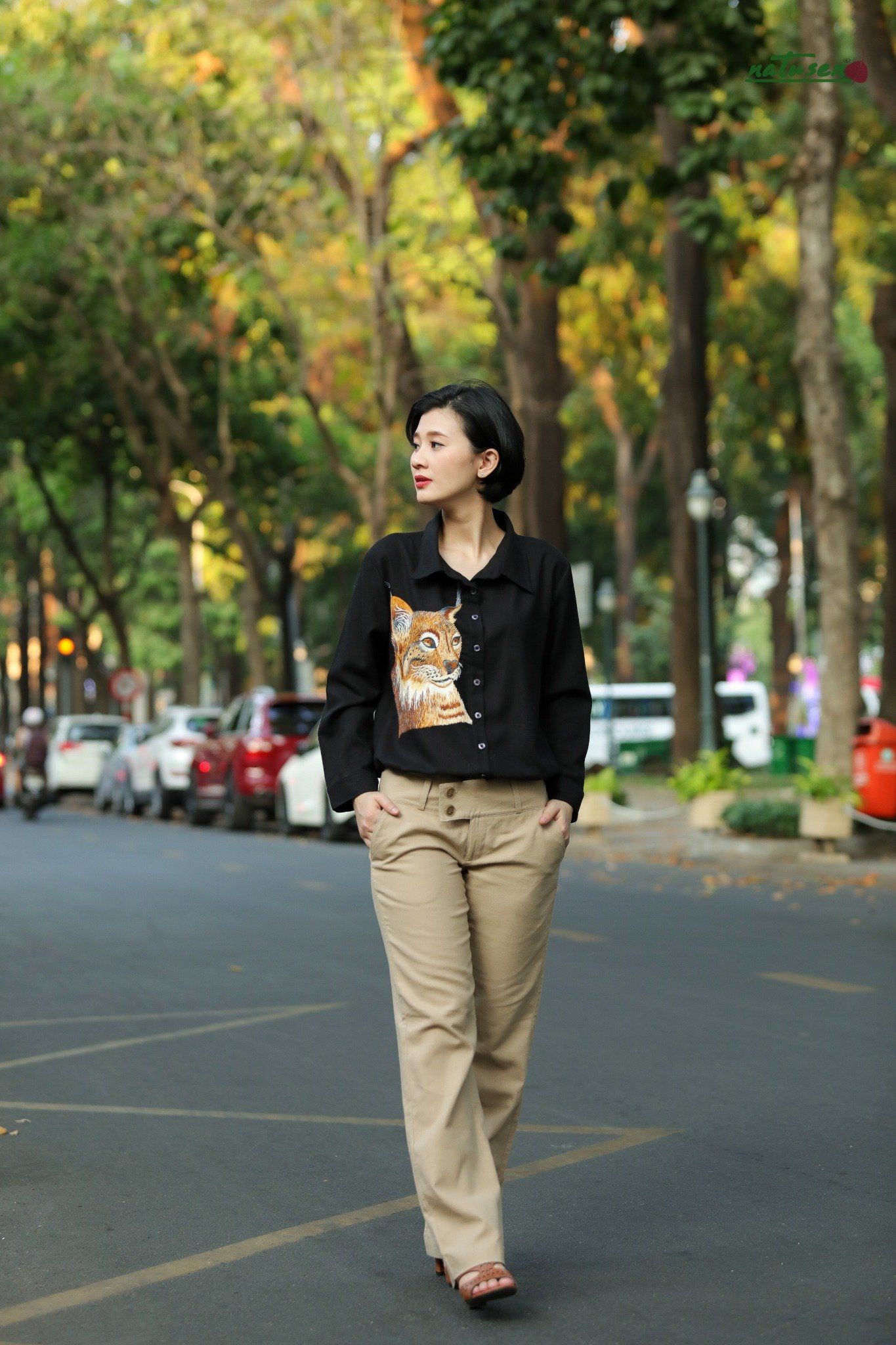 Áo chemise đen thêu Lynx tay dài