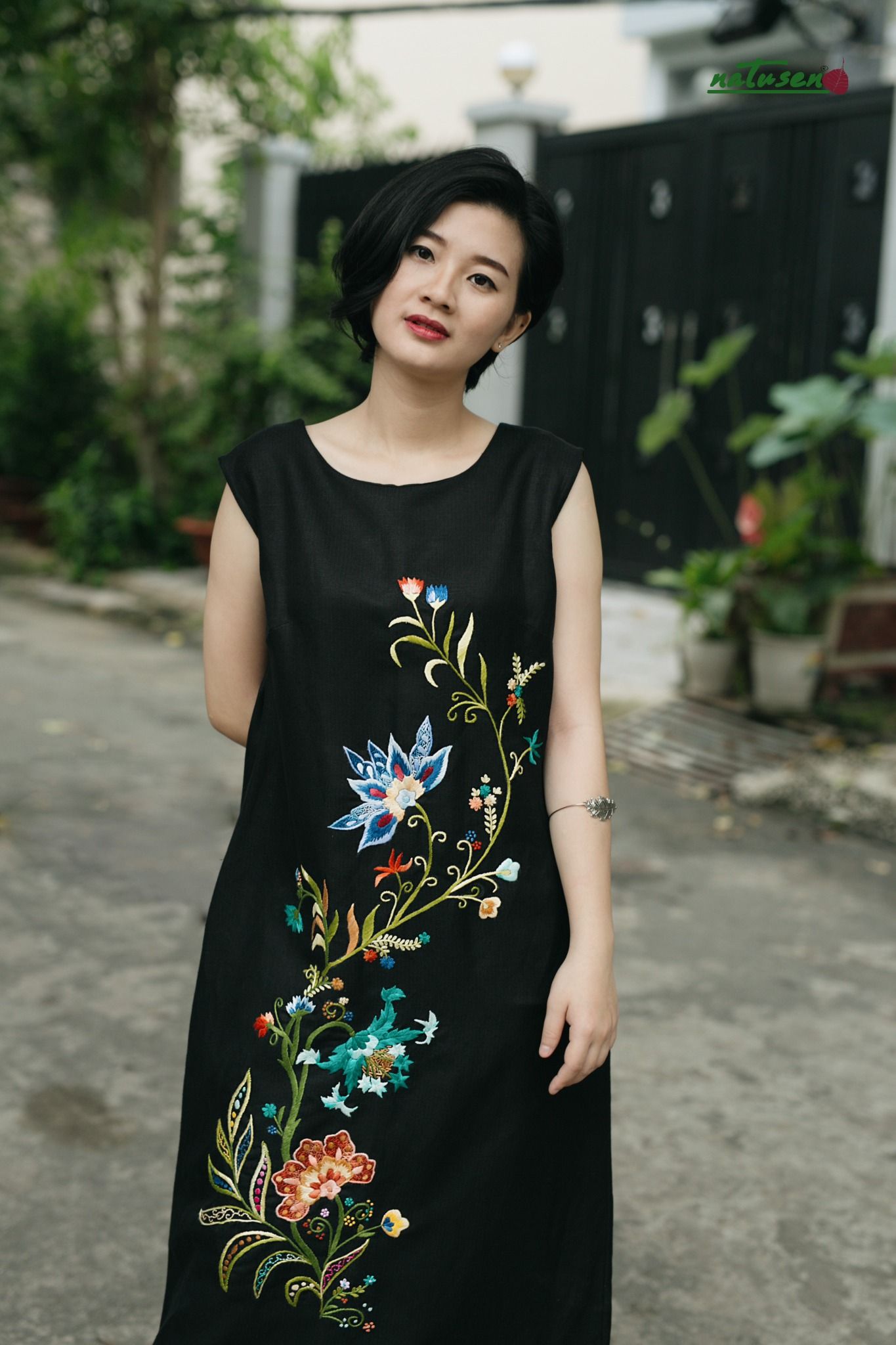  Đầm Queen Jacobeans Đen First Lady thêu thủ công 