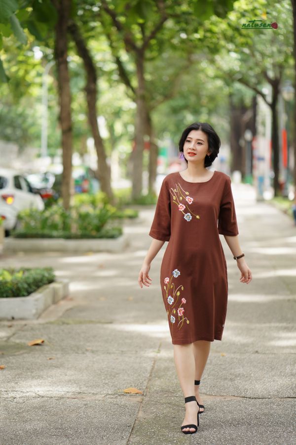 Đầm thêu thủ công hoa Poppybaby màu Maroon