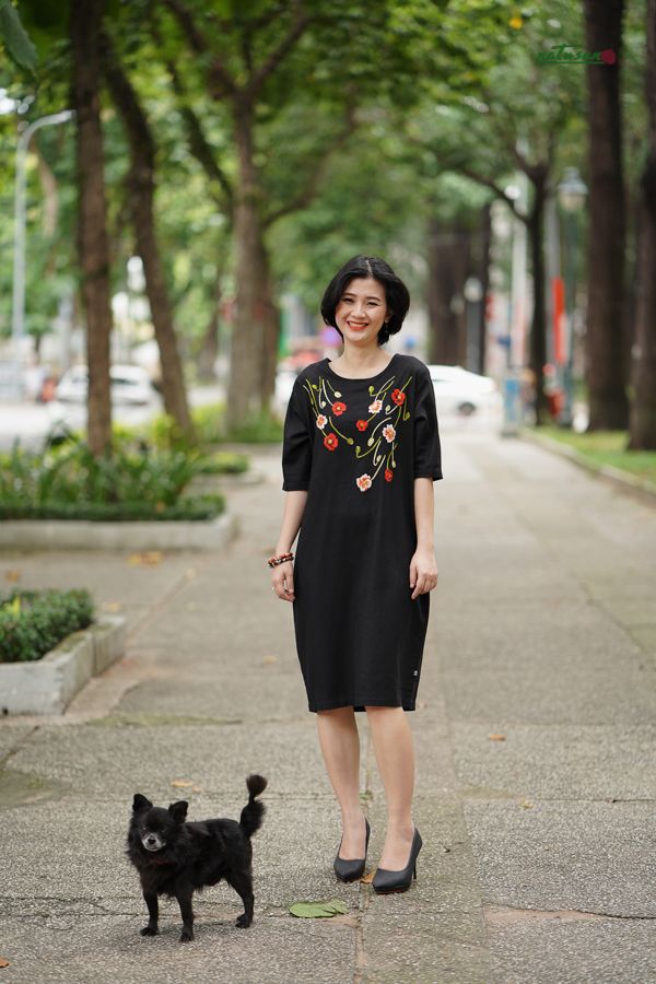 Đầm linen đen thêu tay Poppy Baby
