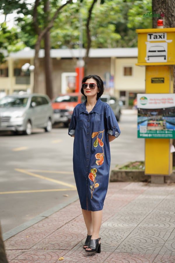  Đầm denim safari tay cá thêu tay Lá Bàng 