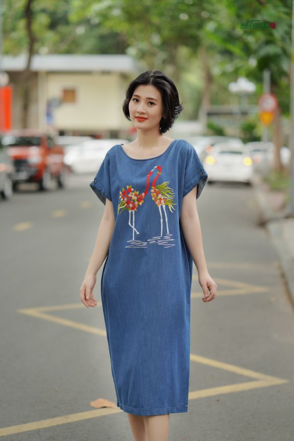 Đầm denim midi thêu tay Đám Cưới Hạc