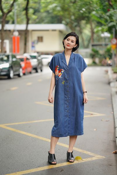  Đầm Bói cá Heart Loves denim cổ vest thêu thủ công 