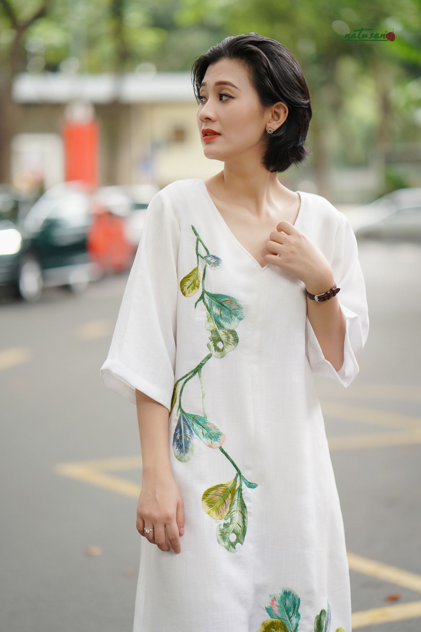 Đầm Victory lá bàng offwhite