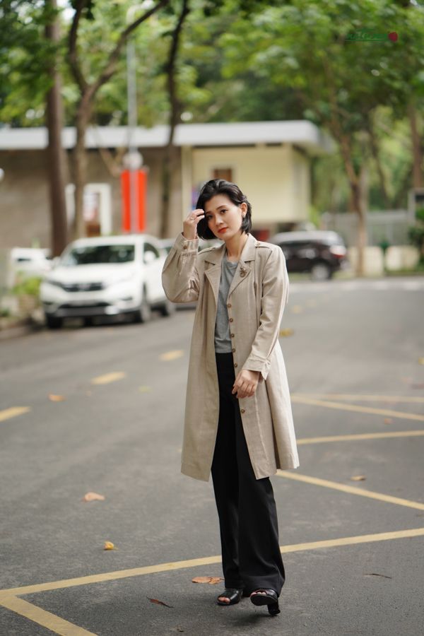 Áo khoác Safari form dài cổ vest Beige