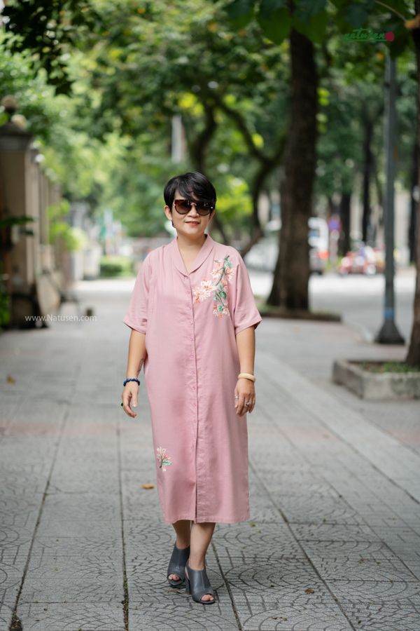 Đầm sam oversize hồng tro thêu tay Bông Giấy