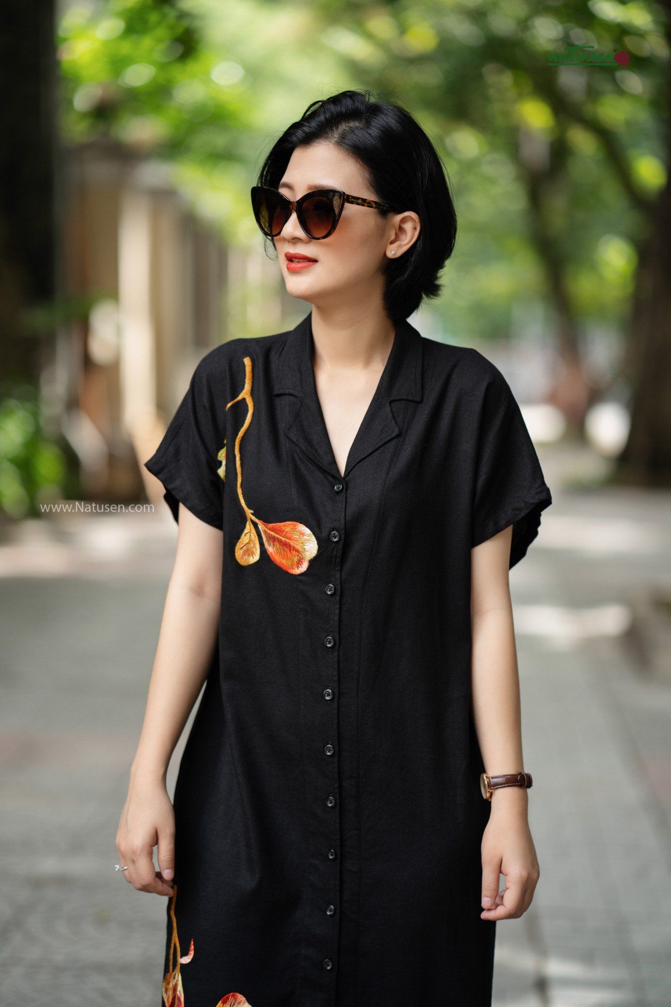 Đầm đen vest thêu tay Lá Bàng