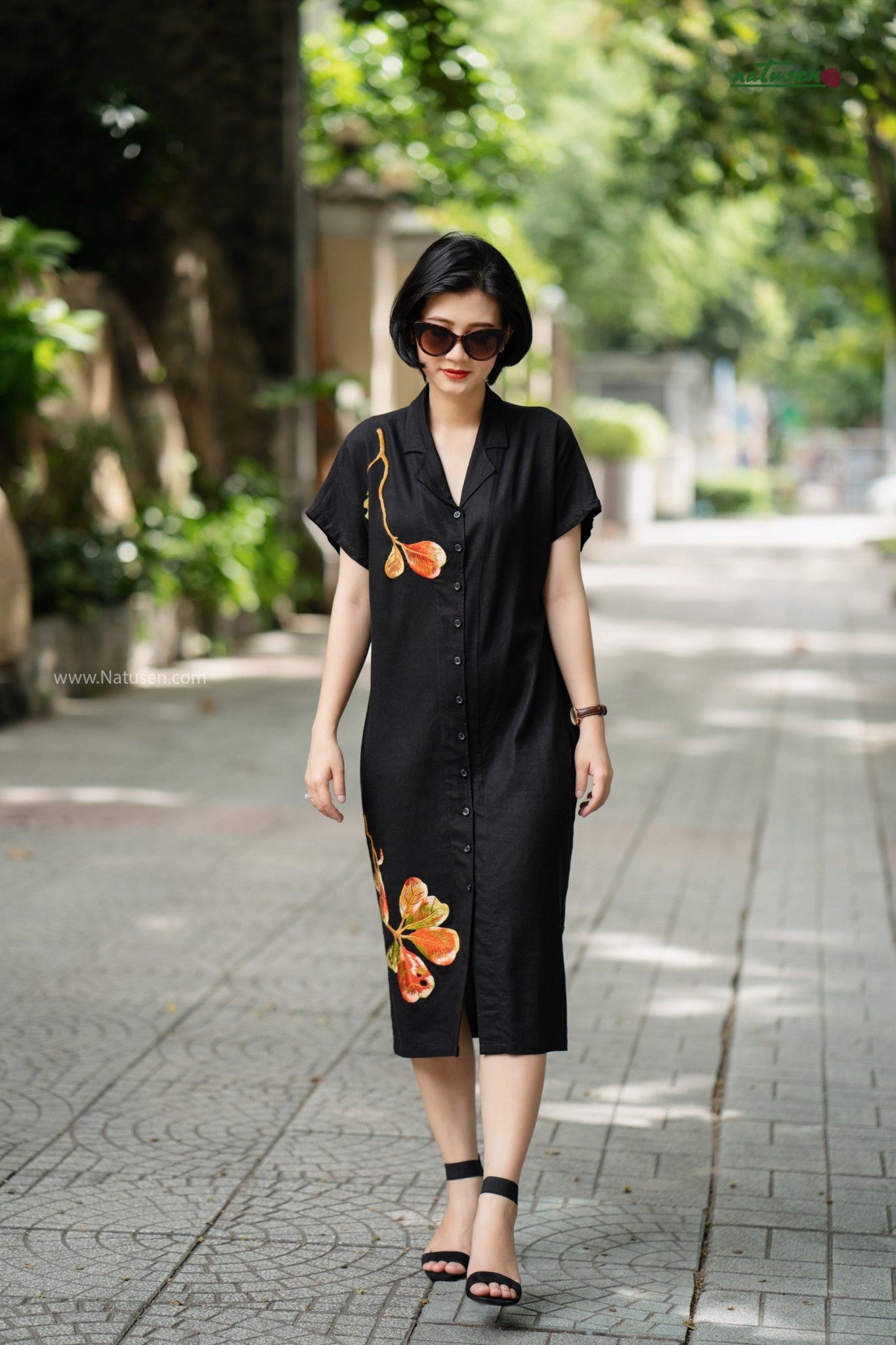 Đầm đen vest thêu tay Lá Bàng