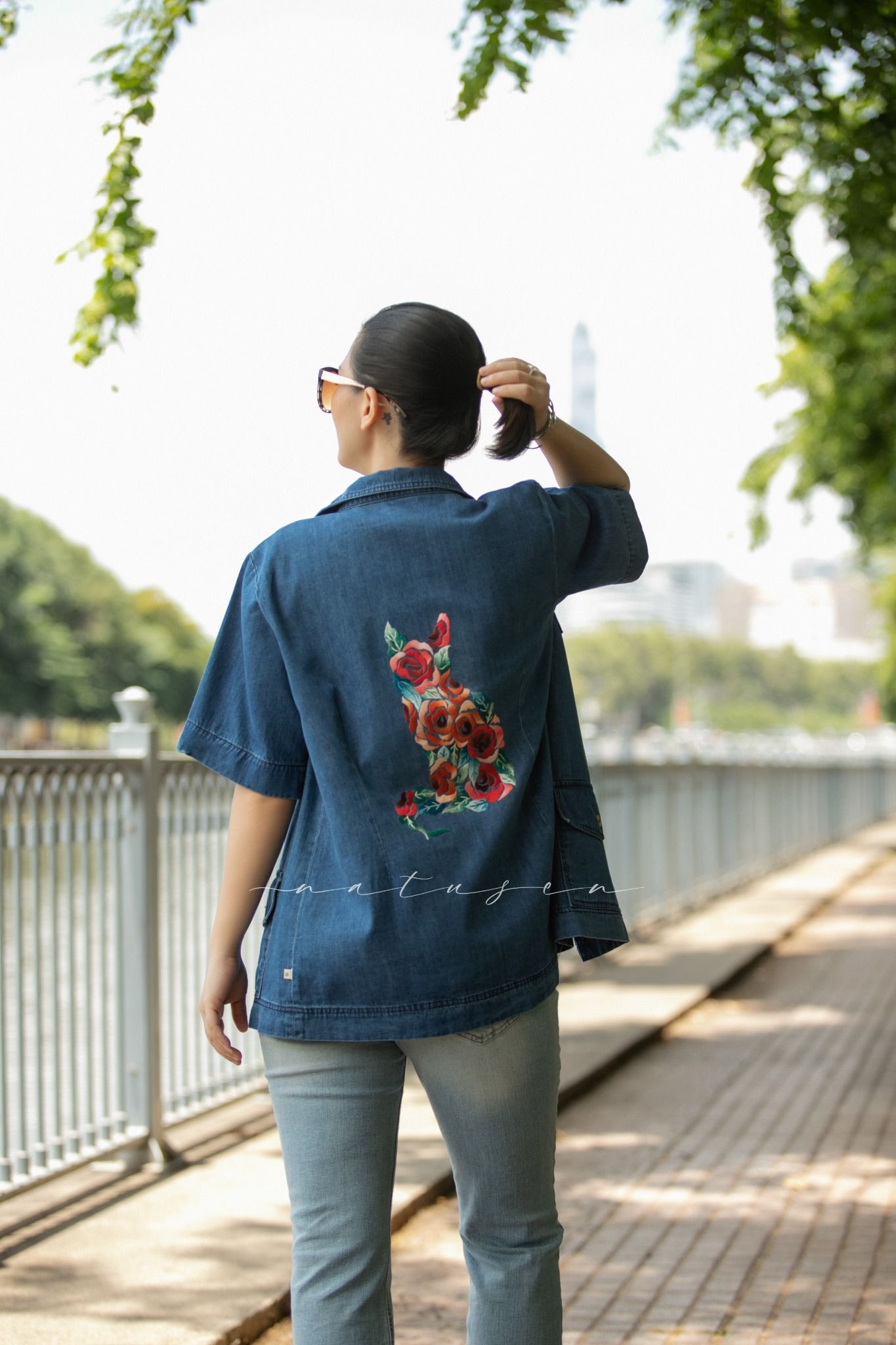 Áo khoác Melana denim Safari thêu tay Mèo Hoa Hồng