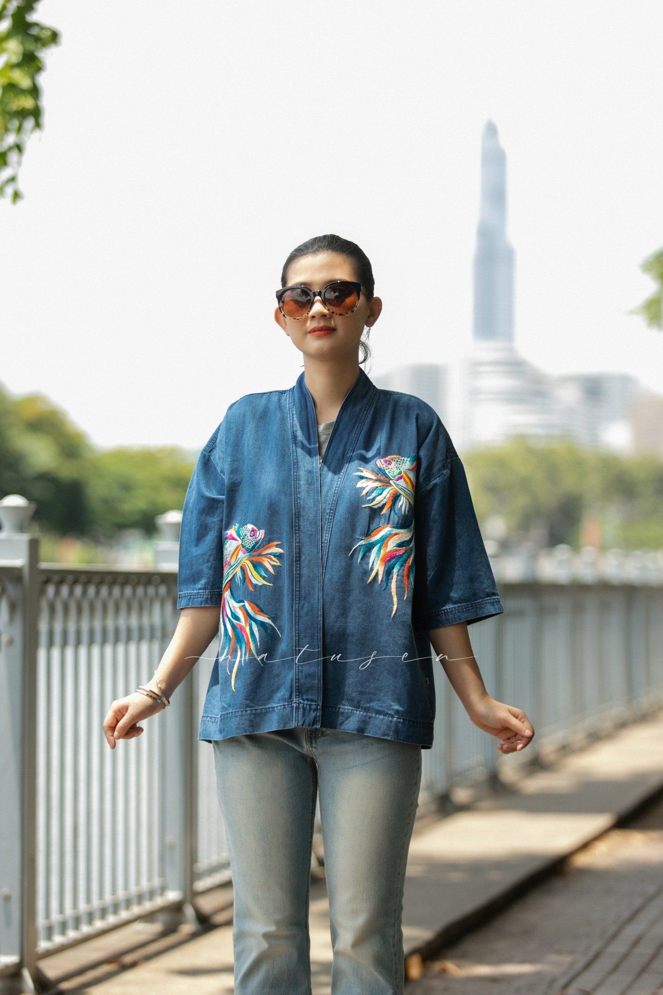 Áo kimono denim thêu tay Song Ngư