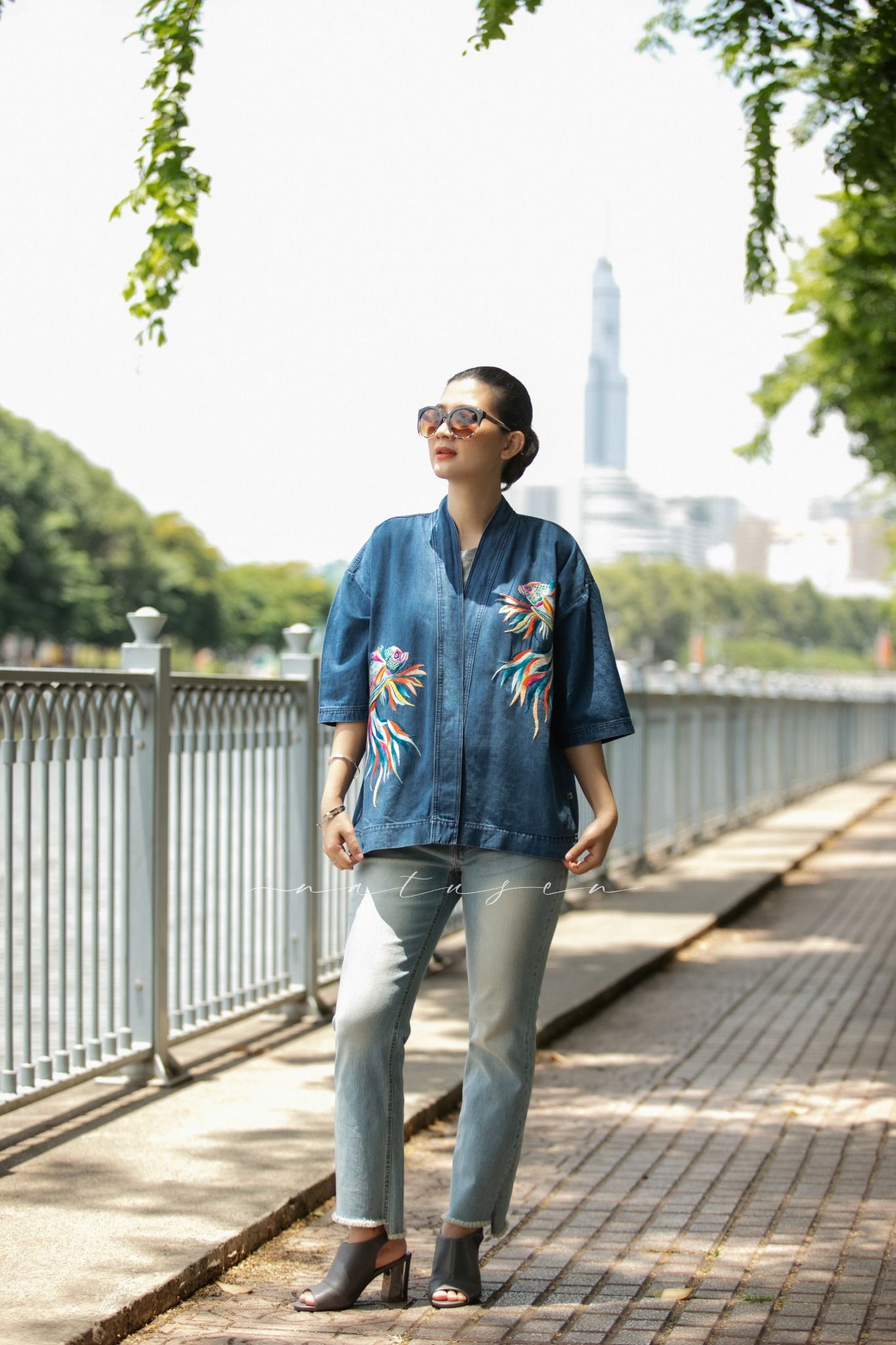 Áo kimono denim thêu tay Song Ngư