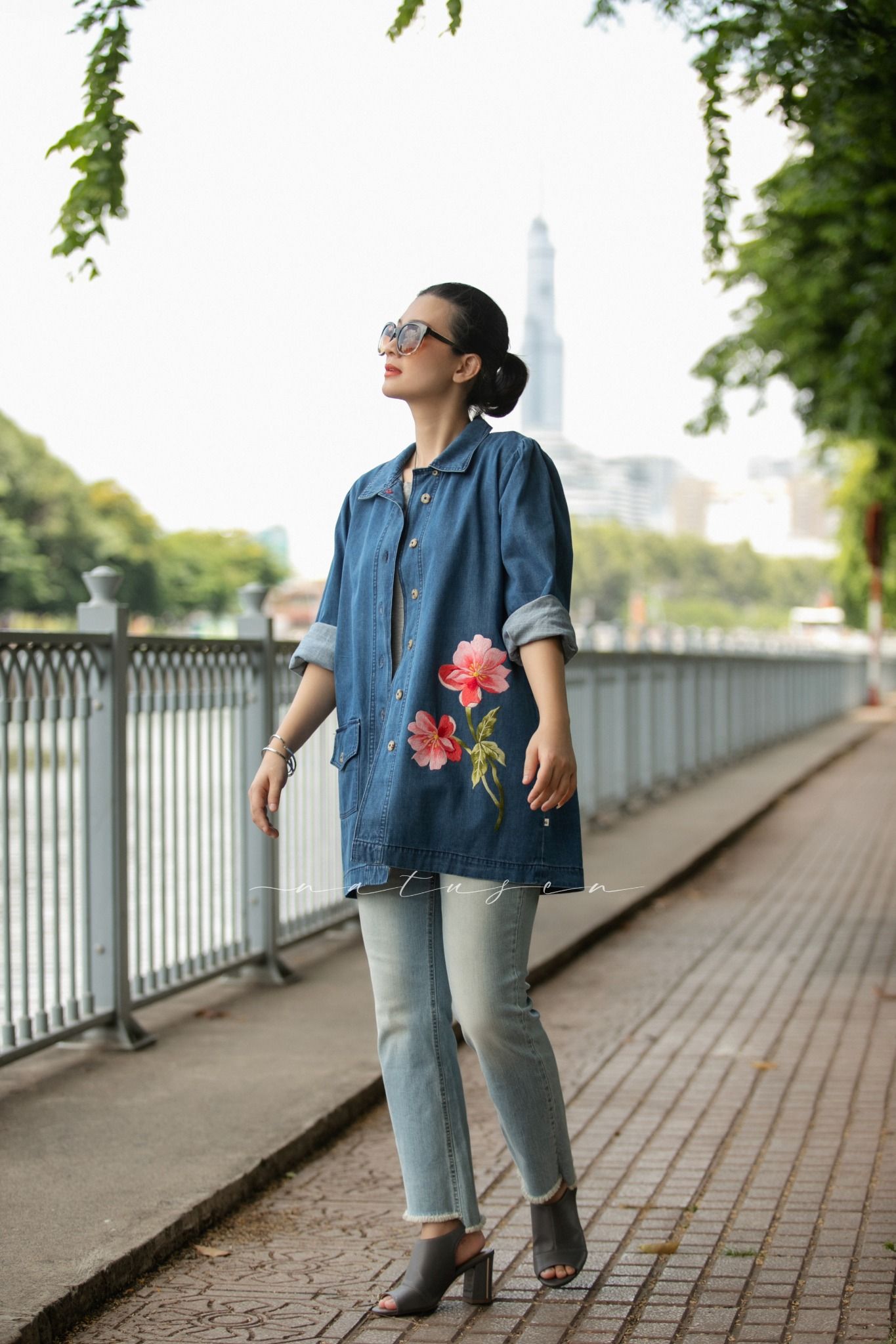  Áo khoác Beauty denim thêu tay hoa Peony 