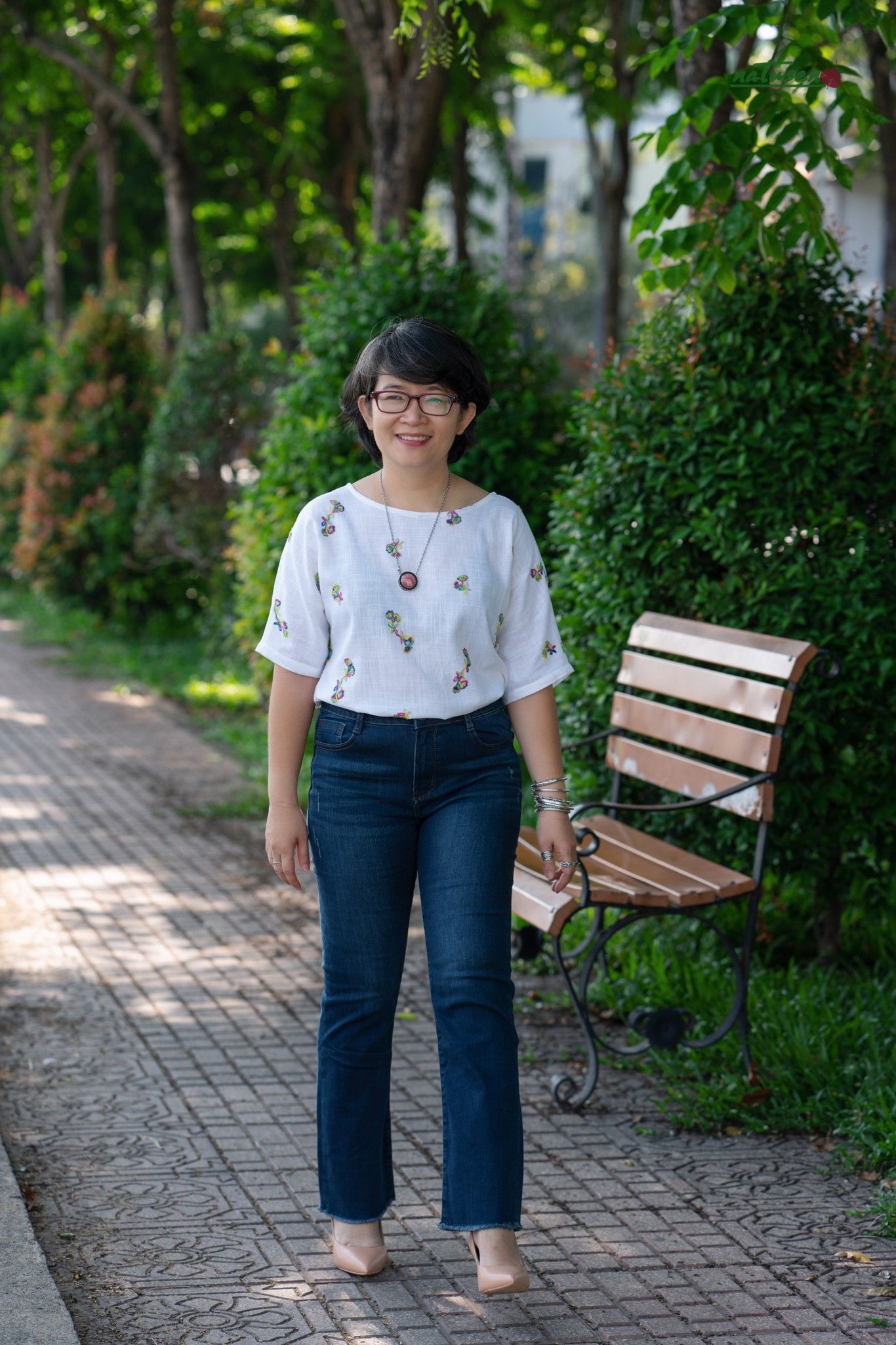 Áo linen trắng cánh dơi Ren thêu