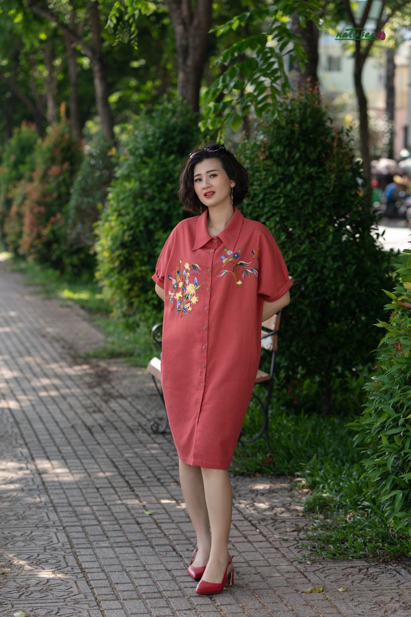 Đầm cổ én thêu tay Tâm Giao cam san hô